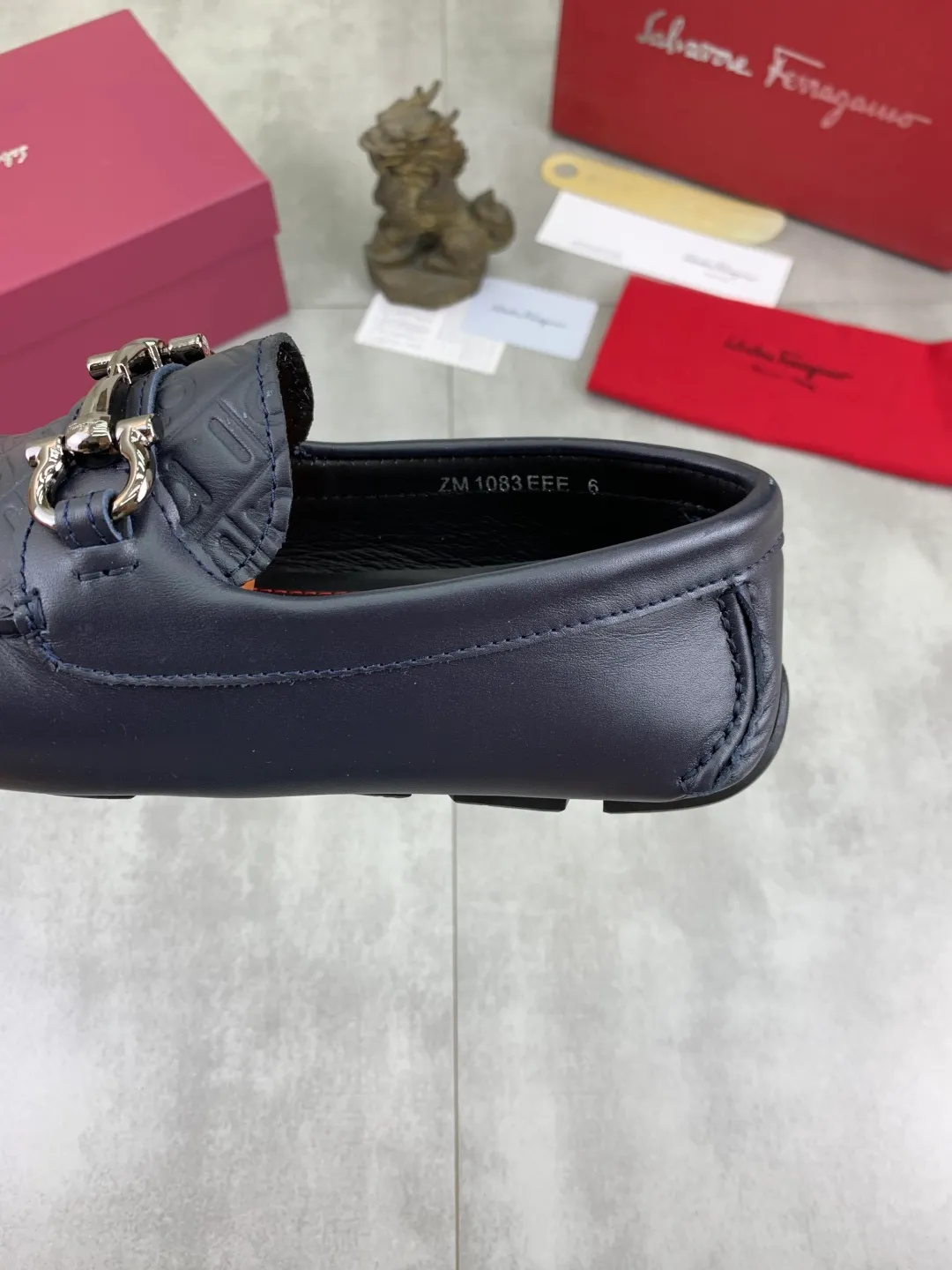 Men's shoes 💰P542 New model, high quality [Ferragamo/Ferragamo] Latest lazy slip-on shoes Original imported calfskin, imported cowhide lining + original luxury metal buckle + original combination outsole Comparison without pressure Code number: 38-45